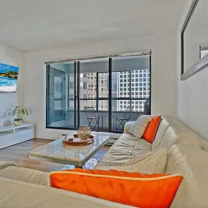 Prime Location Stylish Two-bedroom Overlooking Downtown Apartment